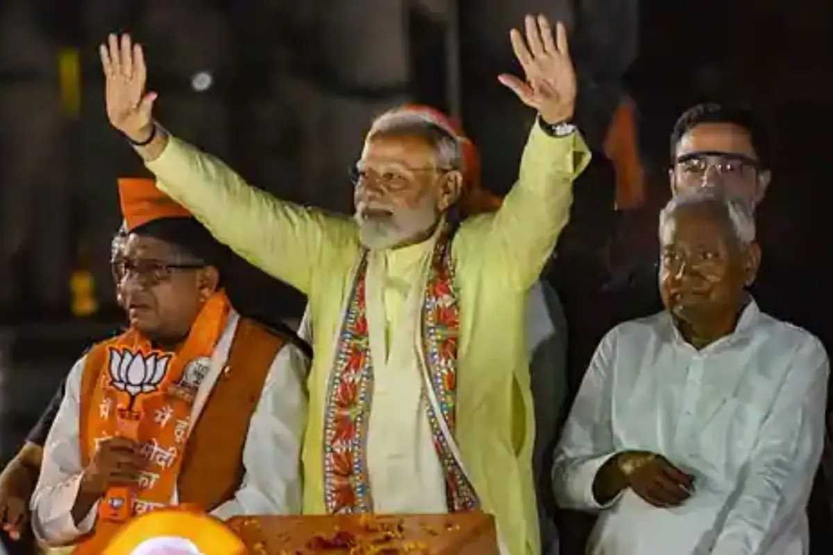 प्रधानमंत्री मोदी का पटना में मेगा रोड शो, उमड़ा जनसैलाब